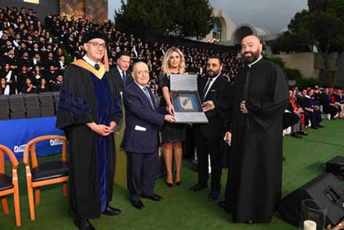 جامعة سيدة اللويزة تخرج الدورة 29 لطلابها