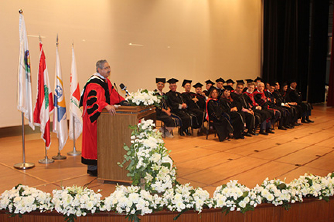 أيوب في حفل تخرج كلية العلوم الطبية: رسالتنا هي بناء الإنسان في جامعة أردنا أن تكون مصنعا للطاقات والكفاءات